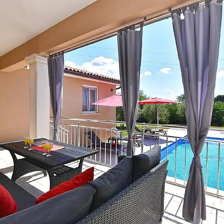 Holiday home Mit Privatpool Fuer 8 Personen Ca 130 Qm In Divsici, Istrien Suedkueste Von Istrien *