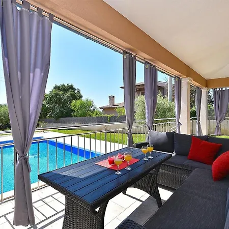 Mit Privatpool Fuer 8 Personen Ca 130 Qm In Divsici, Istrien Suedkueste Von Istrien Holiday home