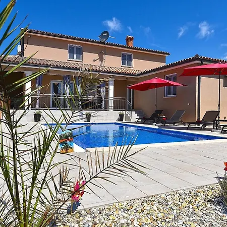 Mit Privatpool Fuer 8 Personen Ca 130 Qm In Divsici, Istrien Suedkueste Von Istrien * Divsici