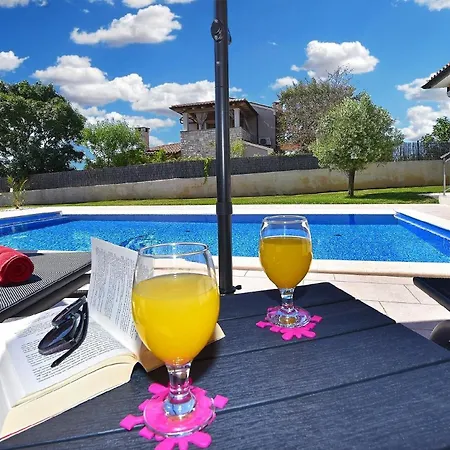 Mit Privatpool Fuer 8 Personen Ca 130 Qm In Divsici, Istrien Suedkueste Von Istrien Holiday home *