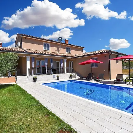 Mit Privatpool Fuer 8 Personen Ca 130 Qm In Divsici, Istrien Suedkueste Von Istrien Holiday home *