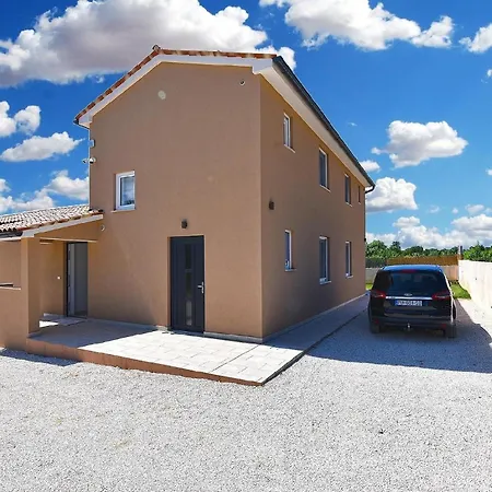 Mit Privatpool Fuer 8 Personen Ca 130 Qm In Divsici, Istrien Suedkueste Von Istrien